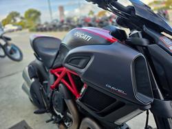 2015 DUCATI DIAVEL CARBON Black
