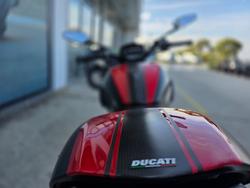 2015 DUCATI DIAVEL CARBON Black