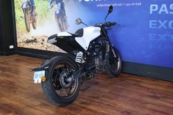 2018 Husqvarna SVARTPILEN 401