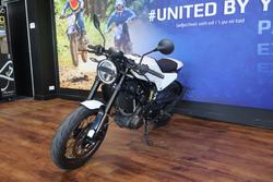 2018 Husqvarna SVARTPILEN 401
