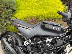 2023 Husqvarna SVARTPILEN 401 Black