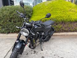 2023 Husqvarna SVARTPILEN 401 Black