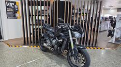 2017 Triumph STREET TRIPLE S 660 LAMS Black