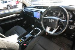 2022 Toyota Hilux SR5