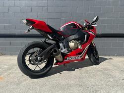 2017 Honda CBR1000RR (FIREBLADE) ABS RED