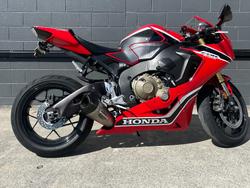 2017 Honda CBR1000RR (FIREBLADE) ABS RED