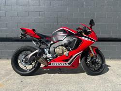 2017 Honda CBR1000RR (FIREBLADE) ABS RED