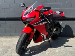 2017 Honda CBR1000RR (FIREBLADE) ABS RED