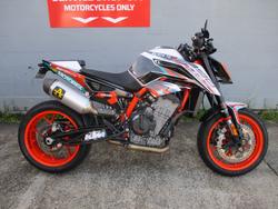KTM 890 Duke R