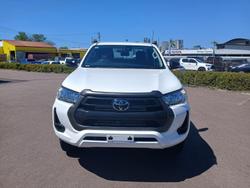 2022 Toyota Hilux SR