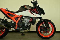 2026 Ktm 990 DUKE R Orange
