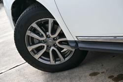 2017 Nissan Pathfinder ST-L