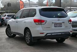 2017 Nissan Pathfinder ST-L