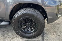 2022 Toyota Hilux SR5