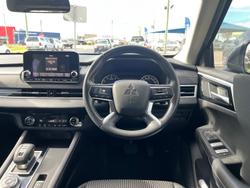 2022 Mitsubishi Outlander ES