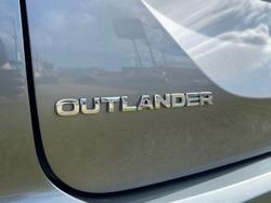 2022 Mitsubishi Outlander ES