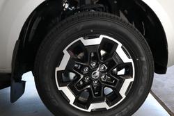 2023 Nissan Navara ST-X