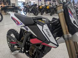 2025 Sur-ron 2025 Sur-ron ELECTRIC HYPER BEE White