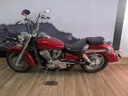 2005 Honda VT750C SHADOW RED