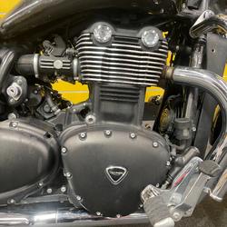 2012 Triumph THUNDERBIRD Black