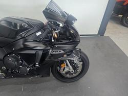 2025 Yamaha YZF-R1 Black