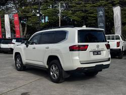 2026 Toyota Landcruiser Sahara FJA300R 4X4 Dual Range Crystal Pearl