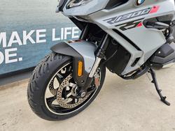 2026 BMW Motorrad R 1300 RS OPTION 719 Brooklyn Grey Metall