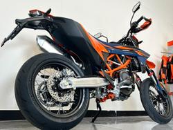 2026 KTM 690 SMC R SMC Orange