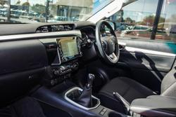 2022 Toyota Hilux SR5