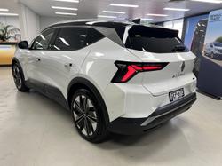 2026 Renault Scenic E-Tech techno long range No Series Pearl White