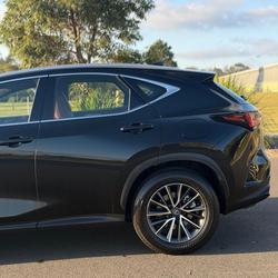 2026 Lexus NX 450h+ Luxury