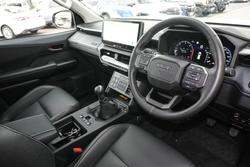 2025 Toyota Hilux SR5