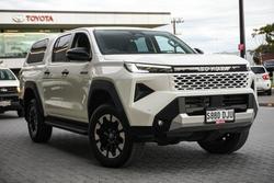 2025 Toyota Hilux SR5