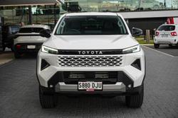 2025 Toyota Hilux SR5