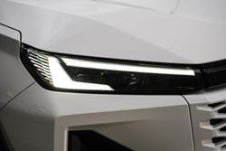 2025 Toyota Hilux SR5