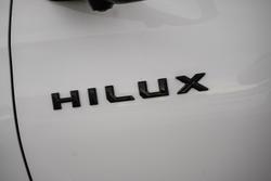 2025 Toyota Hilux SR5