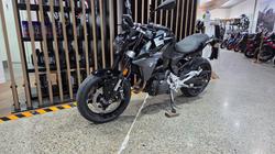 2026 BMW Motorrad F 900 R TRIPLE BLACK Black