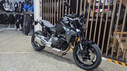 2026 BMW Motorrad F 900 R TRIPLE BLACK Black