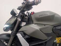 2024 DUCATI STREETFIGHTER V2 Green