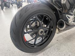 2024 DUCATI STREETFIGHTER V2 Green