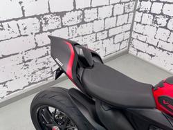 2024 Ducati Streetfighter V2 Streetfighter Red