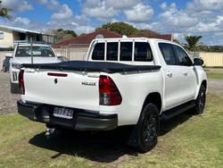 2022 Toyota Hilux SR
