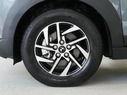 2025 Mahindra XUV3XO AX5L