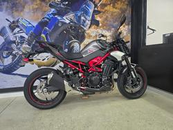 2025 Kawasaki Z900 (ZR900) RED