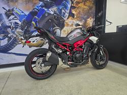 2025 Kawasaki Z900 (ZR900) RED