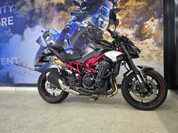 2025 Kawasaki Z900 (ZR900) RED