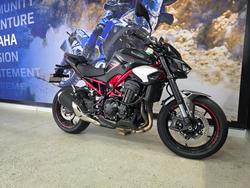 2025 Kawasaki Z900 (ZR900) RED