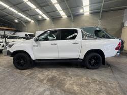 2022 Toyota Hilux SR5
