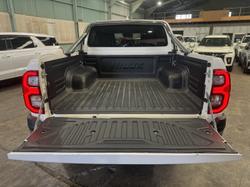 2022 Toyota Hilux SR5