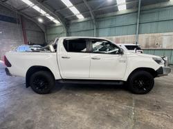 2022 Toyota Hilux SR5
